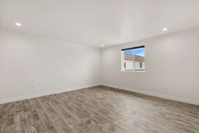 Building Photo - 750 7th St