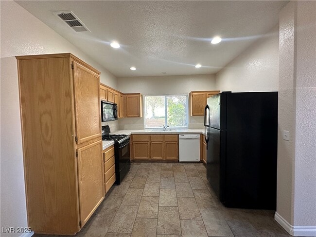 Building Photo - 9900 Calabasas Ave