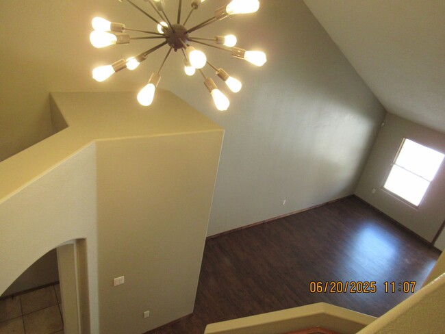 Building Photo - Massive 5Bed, 4Bath, 2Story Home Located i...