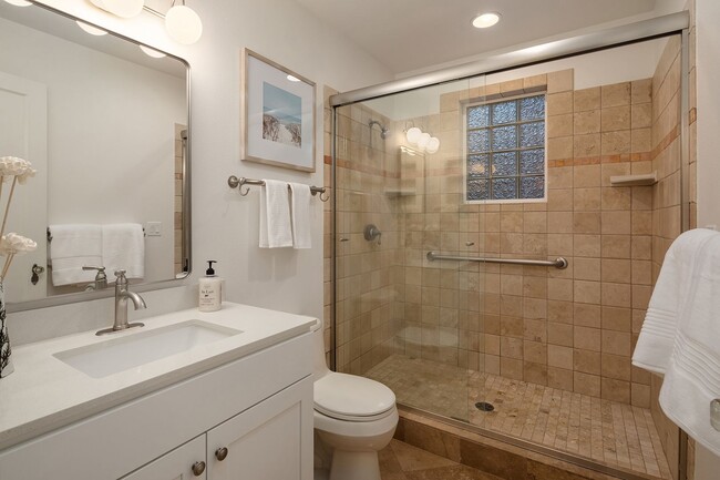 Building Photo - Laurelhurst View Home
