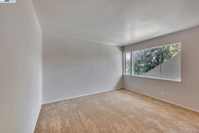 Building Photo - 264 Chumalia St