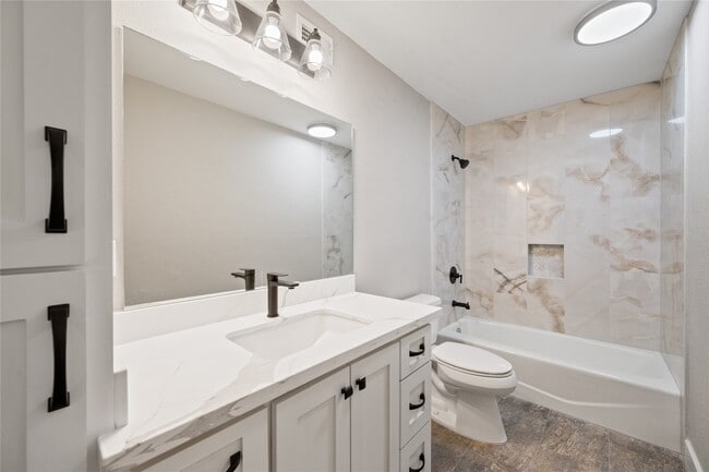 Building Photo - 2113 Lake Village Dr