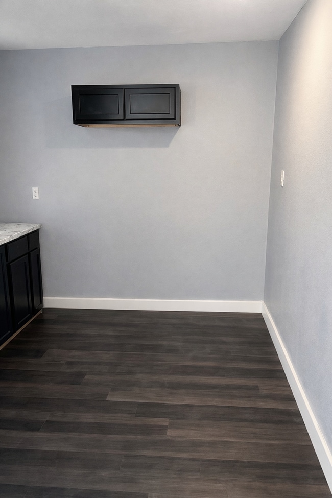 Building Photo - Barbara St