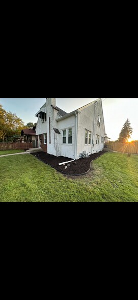 Building Photo - 4253 James Ave N