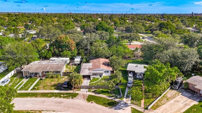 Building Photo - 921 NW 14th St