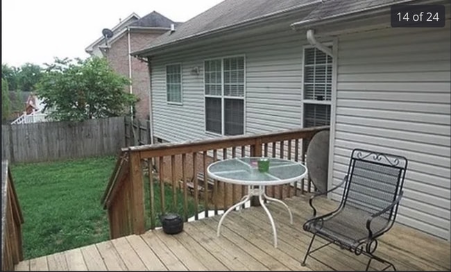 Building Photo - 4 bed/3bth with over 2000 sq ft. In beauti...