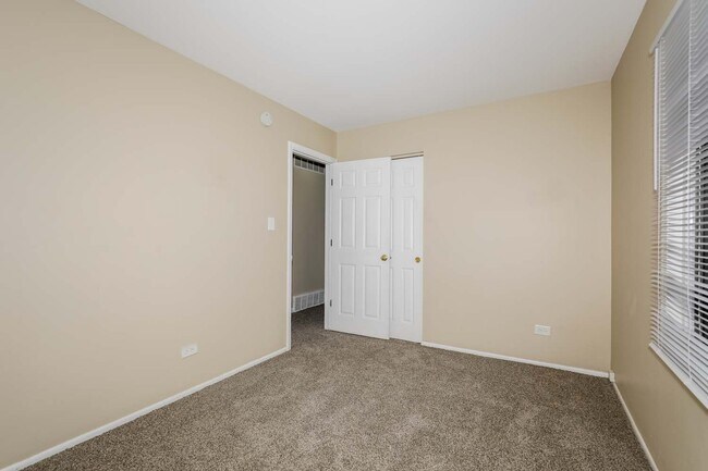 Building Photo - 1381 Alberta Ct