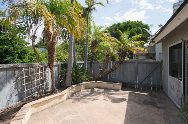 Building Photo - Very Charming 2BR/2BA Condo in Calavera Hi...