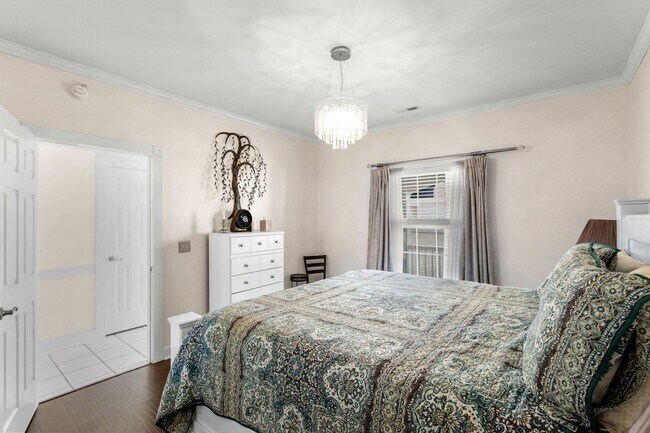 Building Photo - 4855 Carnation Cir