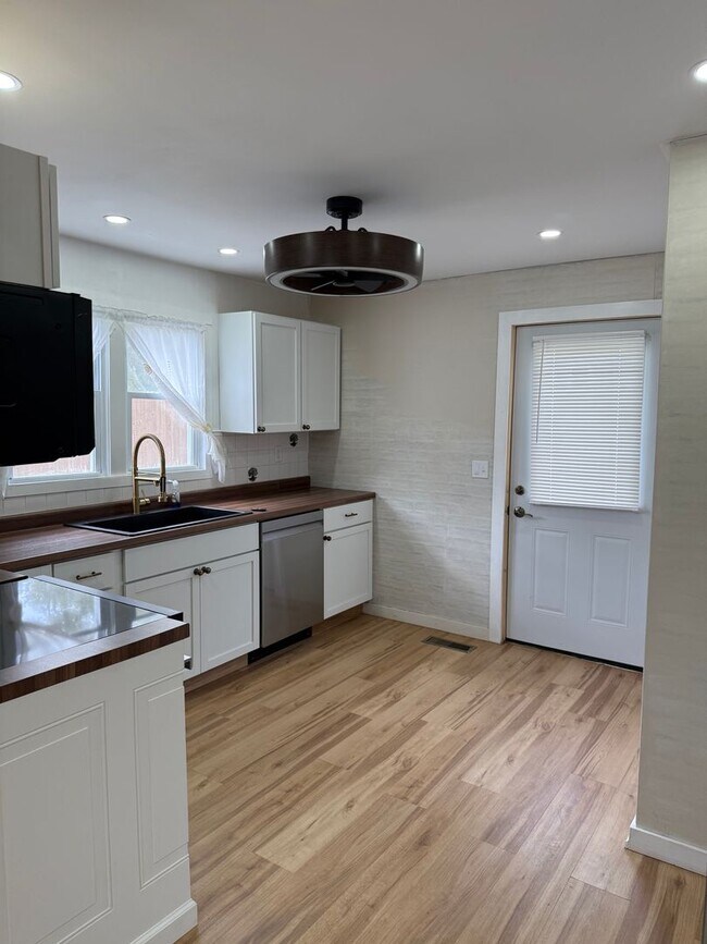 Building Photo - Charming Home in Abilene, KS