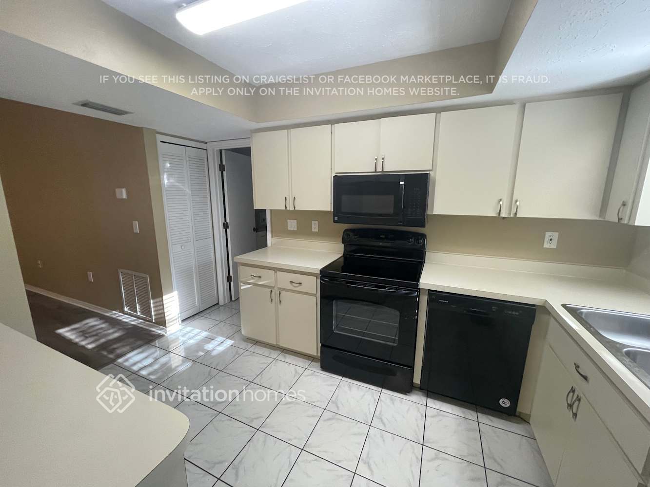 Building Photo - 2204 Tall Oak Ct
