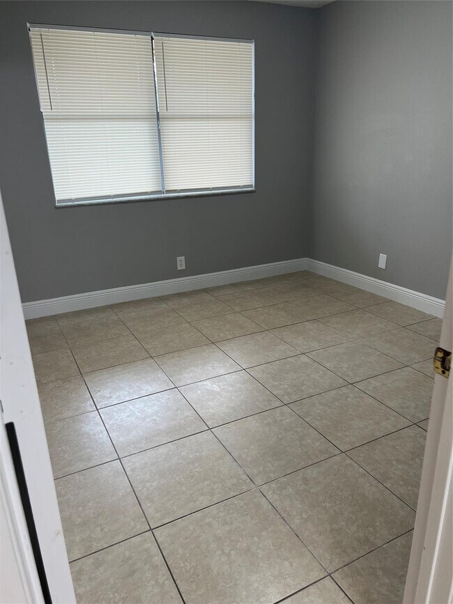 Building Photo - 179 SE 3rd St