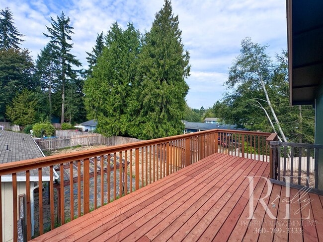 Building Photo - Spacious 4-Bedroom Home with Garage on Qui...