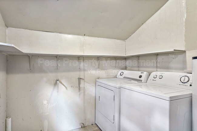 Building Photo - 200 N Grove Ave