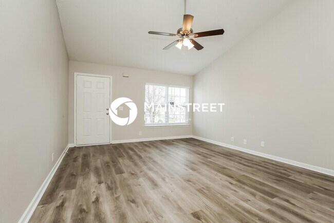 Building Photo - 3 Bedroom Pet-Friendly Home in La Vergne, TN with Main Street Renewal
