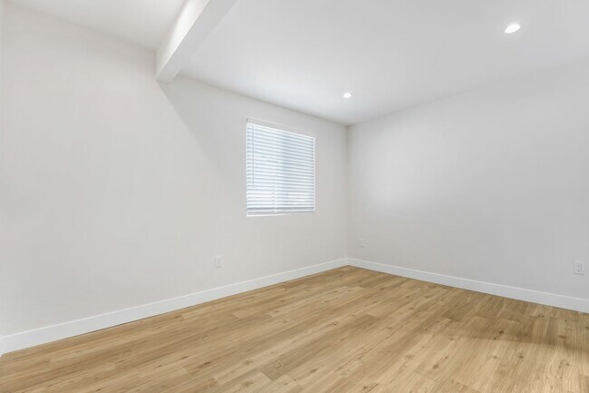 Building Photo - Prime Sylmar 2/2 brand new home