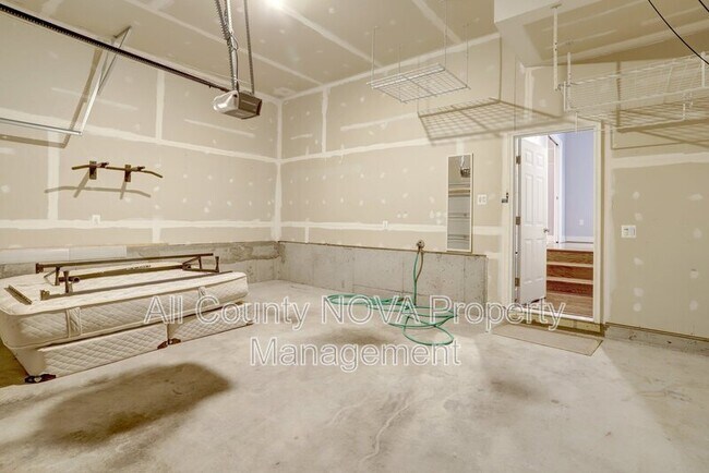 Building Photo - 2093 Laura Mews Pl