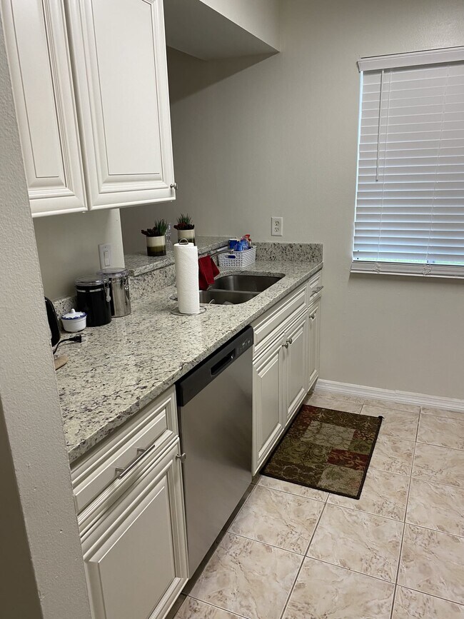 Building Photo - 7350 Oak Meadows Cir