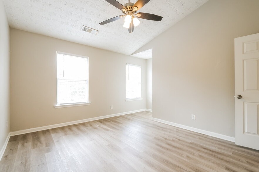 Building Photo - 134 Silver Fox Trail