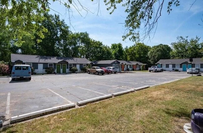 Building Photo - 413 Ewalt Ave