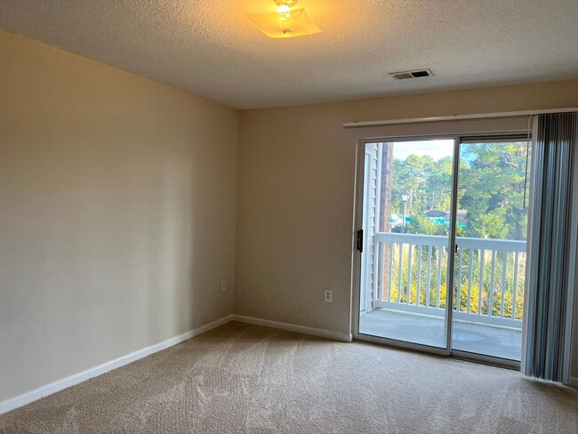 Building Photo - Gorgeous 2 bedroom unit in Broadway Station!