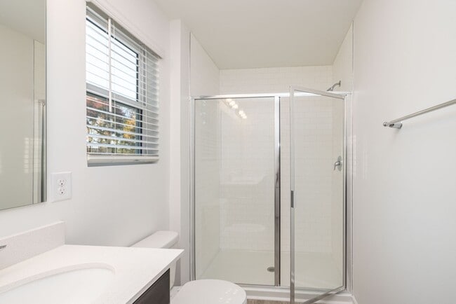 Building Photo - 3BD Townhome Convenient to Hwy 74/ Minutes to Bypass- AVAILABLE MARCH 2026