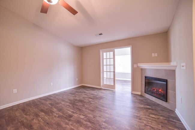 Livingroom - Aldersgate Apartments at Green Pastures