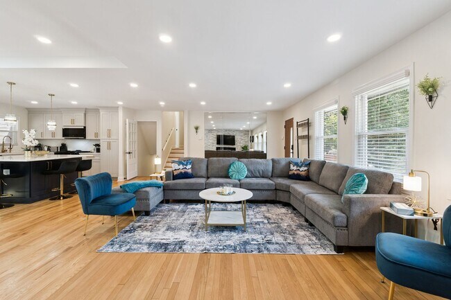 Building Photo - Fully Furnished: Beautiful 4-Bedroom Home ...