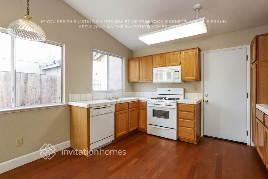 Building Photo - 14510 Cedar Valley Dr