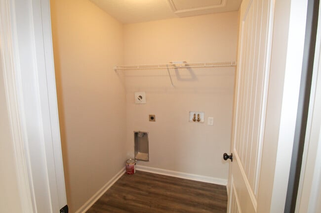 Building Photo - 432 Andover Dr