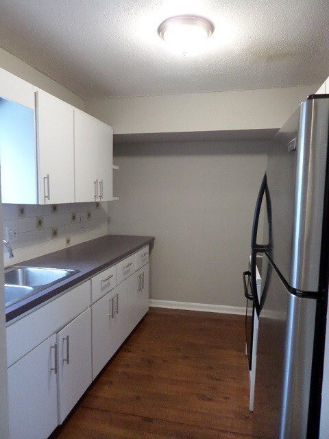 Building Photo - $25 App Fee & December Rent Free! * Spacious 2bdrm/1bath Condo ** $1,600.00** READY NOW ** No Sec...