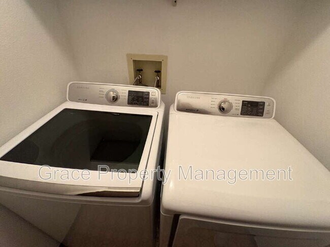 Building Photo - 8335 E Fairmount Dr