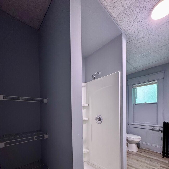 Building Photo - Renovated 3 bed, 1 bath available in Scranton