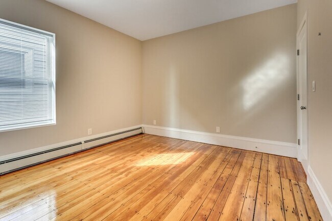 Building Photo - 8 Shetland St