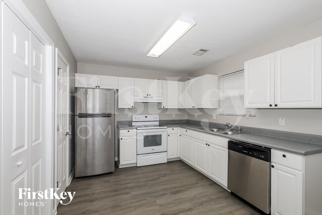 Building Photo - 311 Goldenrod Dr