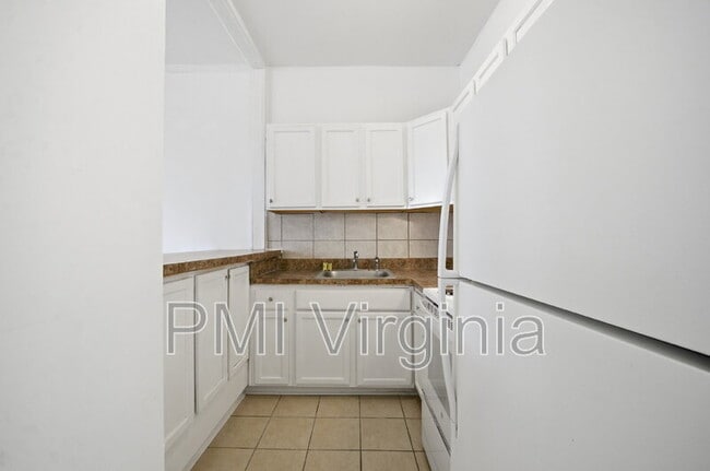 Building Photo - 36 Cedar Ave