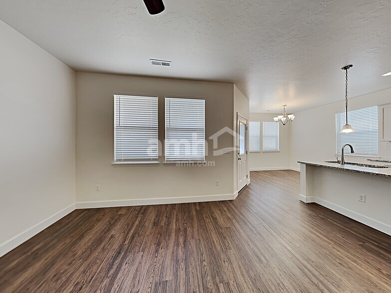 Building Photo - 280 E Sicily Dr