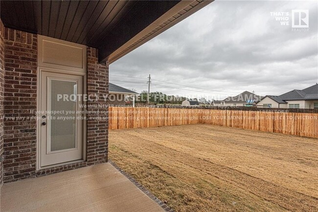 Building Photo - 566 Mcleod Dr