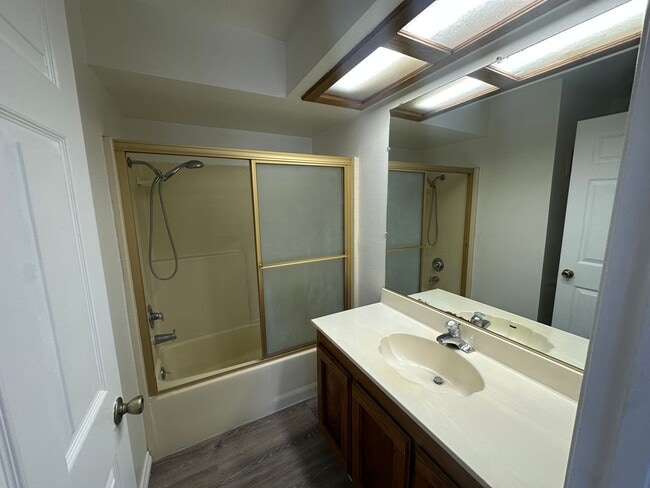 Building Photo - Elegant 4-Bedroom, 3-Bath Home in Prime Cul-de-Sac Location