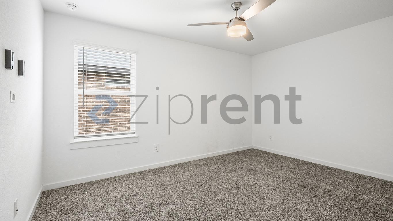 Building Photo - Unit