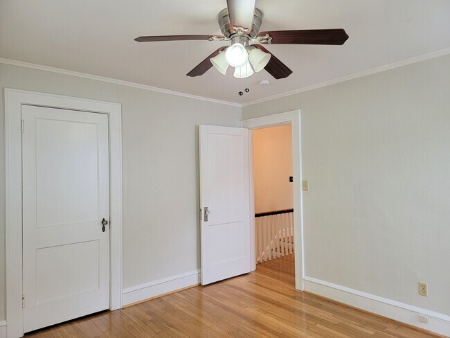 Building Photo - 69 Greenbriar Ave