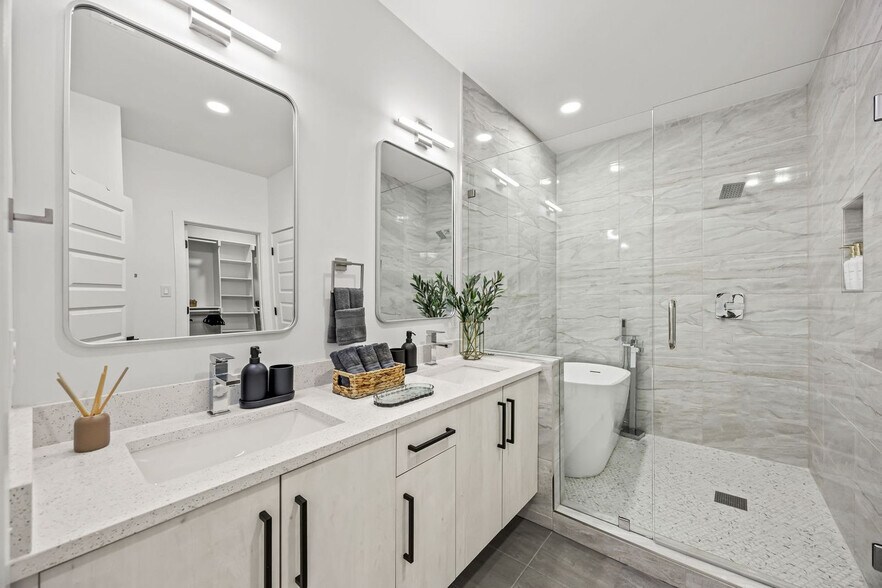 Building Photo - 5702 Riverside Dr