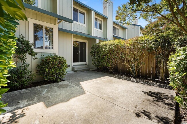 Building Photo - 7 Meridian Cir