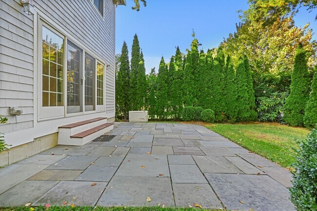 Building Photo - 348 Sound Beach Ave