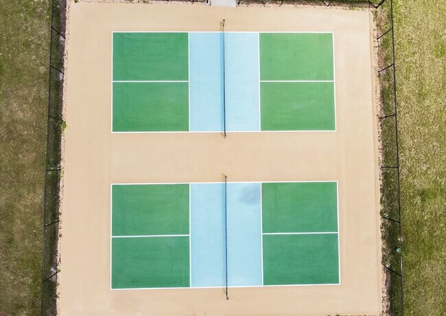 Building Photo - "Discover Spacious Comfort: 4-Bed, 2-Bath Gem in Riverview!"