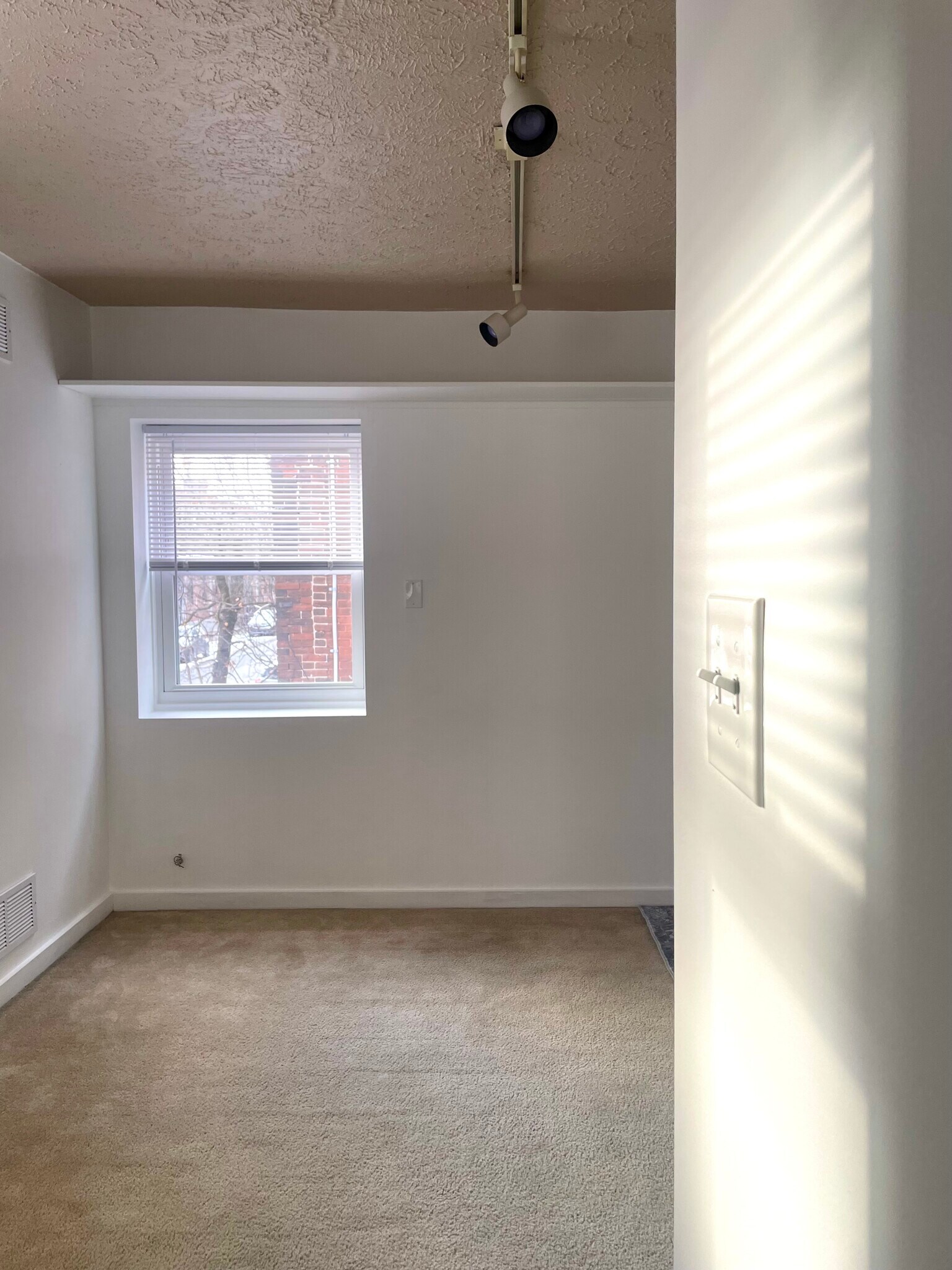 Building Photo - 118 S 26th St