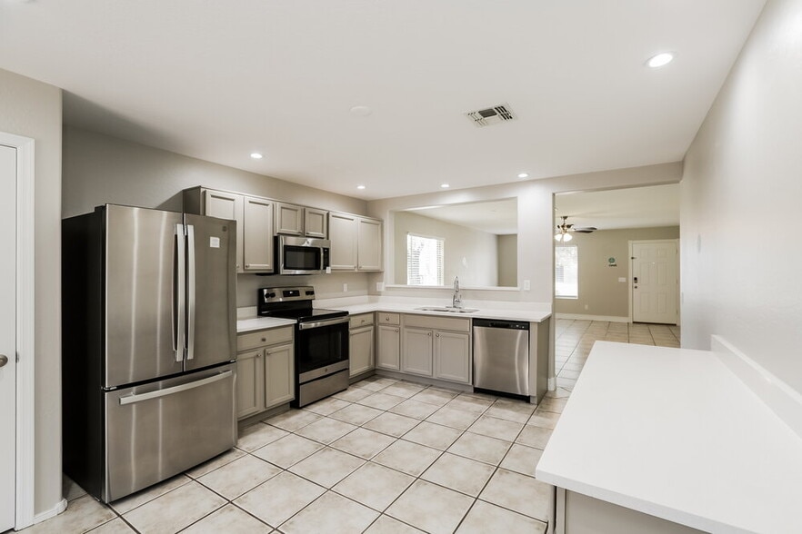 Building Photo - 16140 W Boca Raton Rd