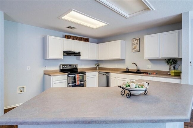 Building Photo - 809 Dogwood Trail