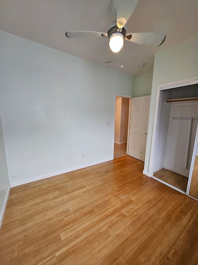 Building Photo - Lovely & spacious 3 bedroom 2 bath home (u...
