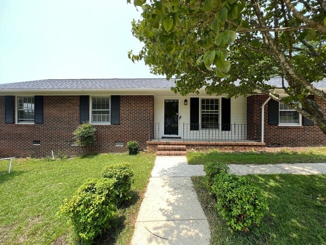 Building Photo - 3 Bed 2 Bath College Lakes Home with Fence...